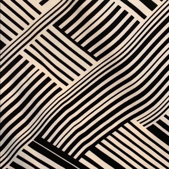 Worn once! Black and white patterned skirt. - Picture 2 of 2